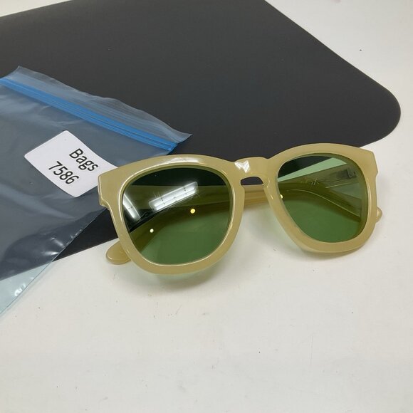WILDFOX Sunglasses - Classic Fox  Sunglasses main image 9